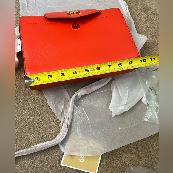 MICHAEL KORS
MOTT
35SOGOXC7L
LG CLUTCH XBODY
LEATHER
MANDARIN - Picture 8 of 11